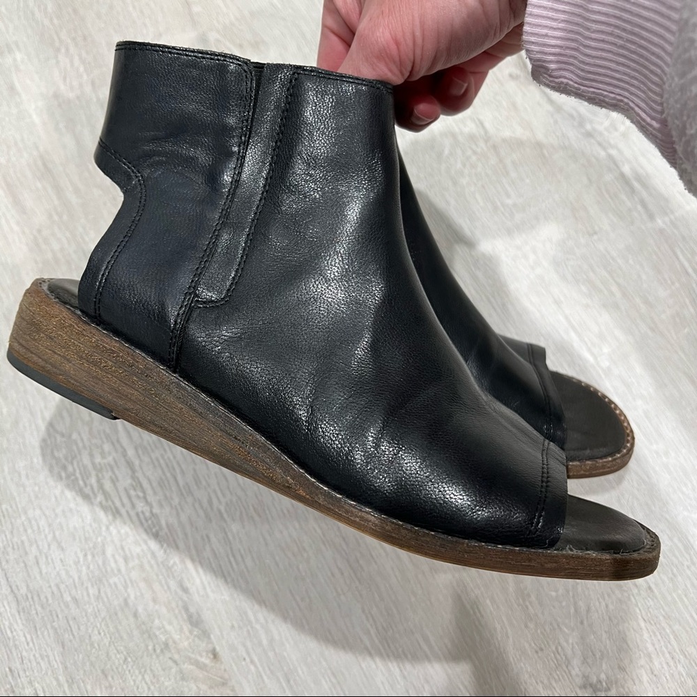 Gee Wawa Open toe bootie size 8 EUC